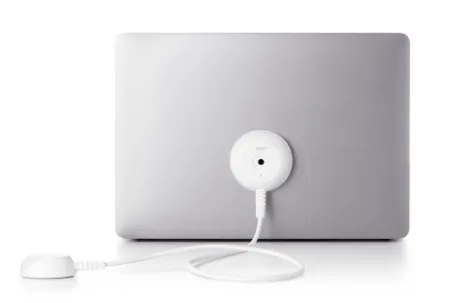 Laptop AOP instalado en monitor